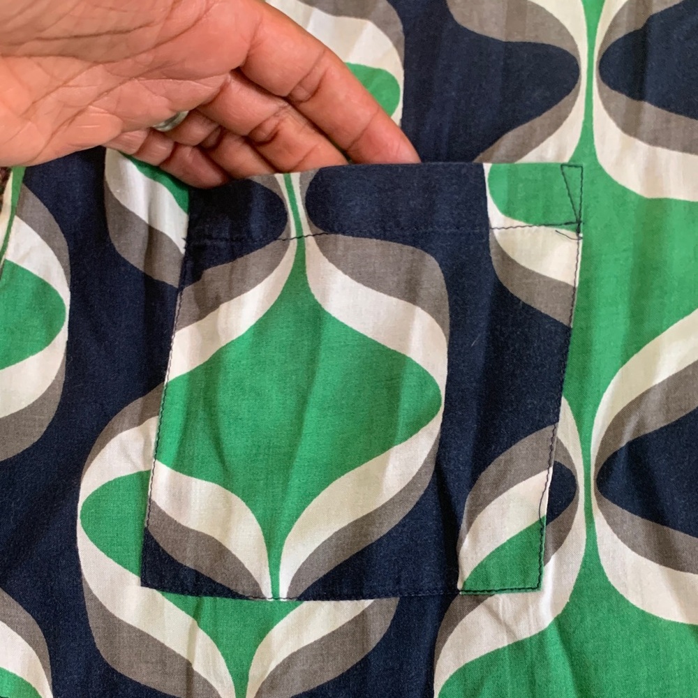 Boden women’s 12 Navy Cream & Green Abstract Wave Blouse Spring Coastal Preppy - Picture 4 of 11